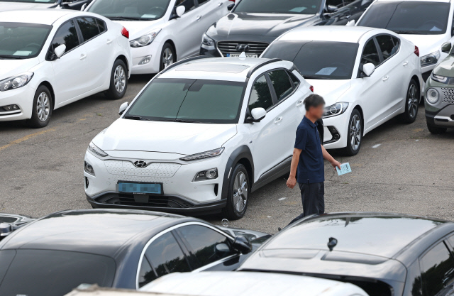 중고차시장에 놓인 전기차 <연합뉴스>